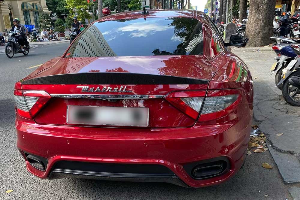 The red Maserati Gran Turismo Sport stands out in Ho Chi Minh City. Photo: Cong Trung
