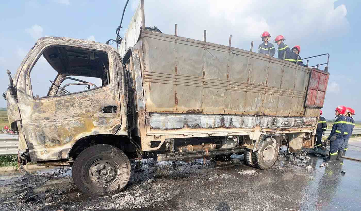 Chiec xe bi thieu rui. Anh: Hoang Anh.