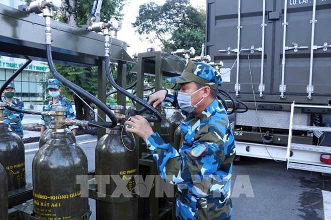 専門軍人は規定に従って選抜、採用されます。写真:TTXVN