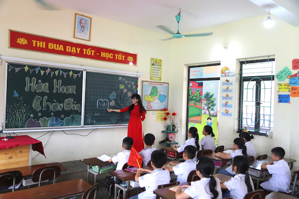 직책 유지 기간을 결정하는 방법은 많은 교사들이 관심을 갖는 질문입니다. 사진: Thu Hien