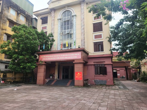 Trụ sở UBND phường Cầu Diễn (cũ) hiện đang bỏ không. Ảnh: Minh Hạnh 