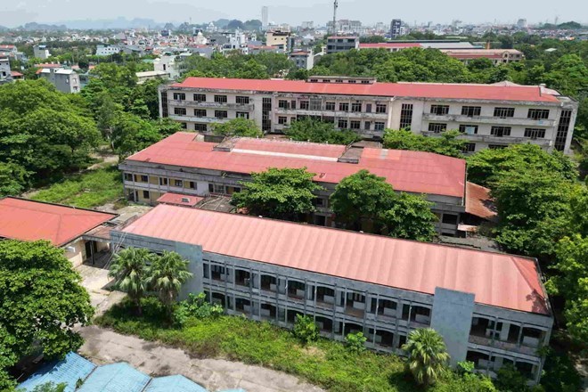 Tru so Benh vien San - Nhi tinh Ninh Binh cu, sau nhieu nam bo hoang hien dang duoc cai tao lai de lam Benh vien y hoc Co truyen. Anh: Nguyen Truong
