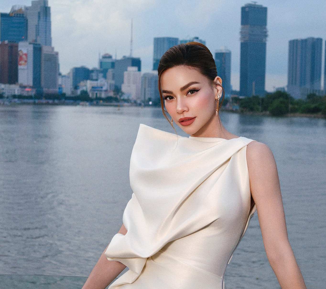 Ca si Ho Ngoc Ha. Anh Facebook ca nhan.