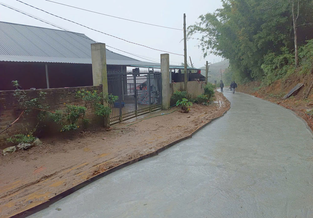 Nhieu ho dan hien dat de nang cap, mo tuyen duong moi. 