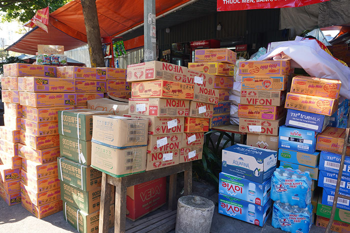 Nhung nhu yeu pham thiet yeu gui den ba con vung lu. Anh: Trang Anh