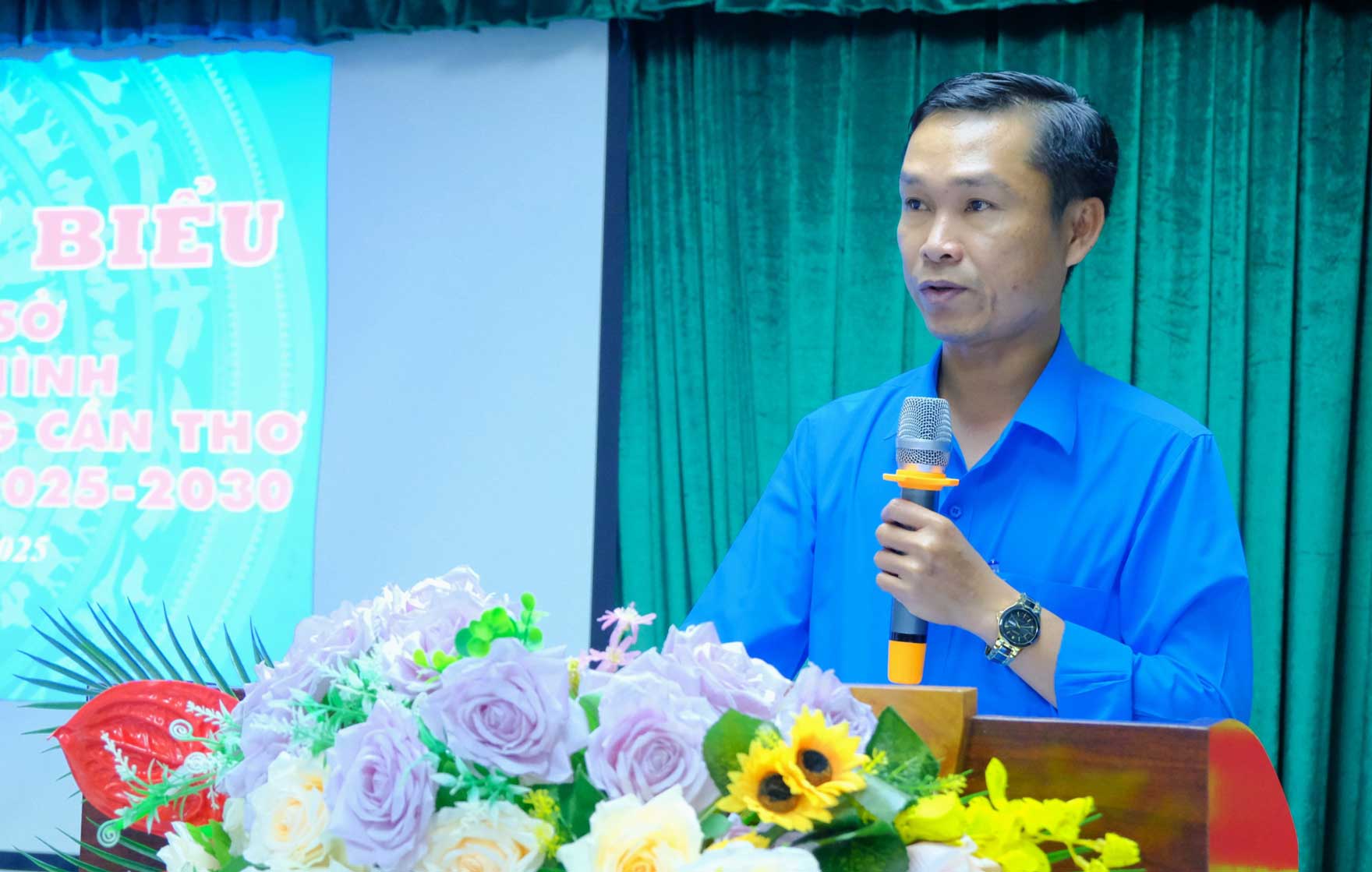 Ong Ly Duy Phuong - Pho ban Cong tac Cong doan LDLD TP Can Tho - phat bieu. Anh: My Ly