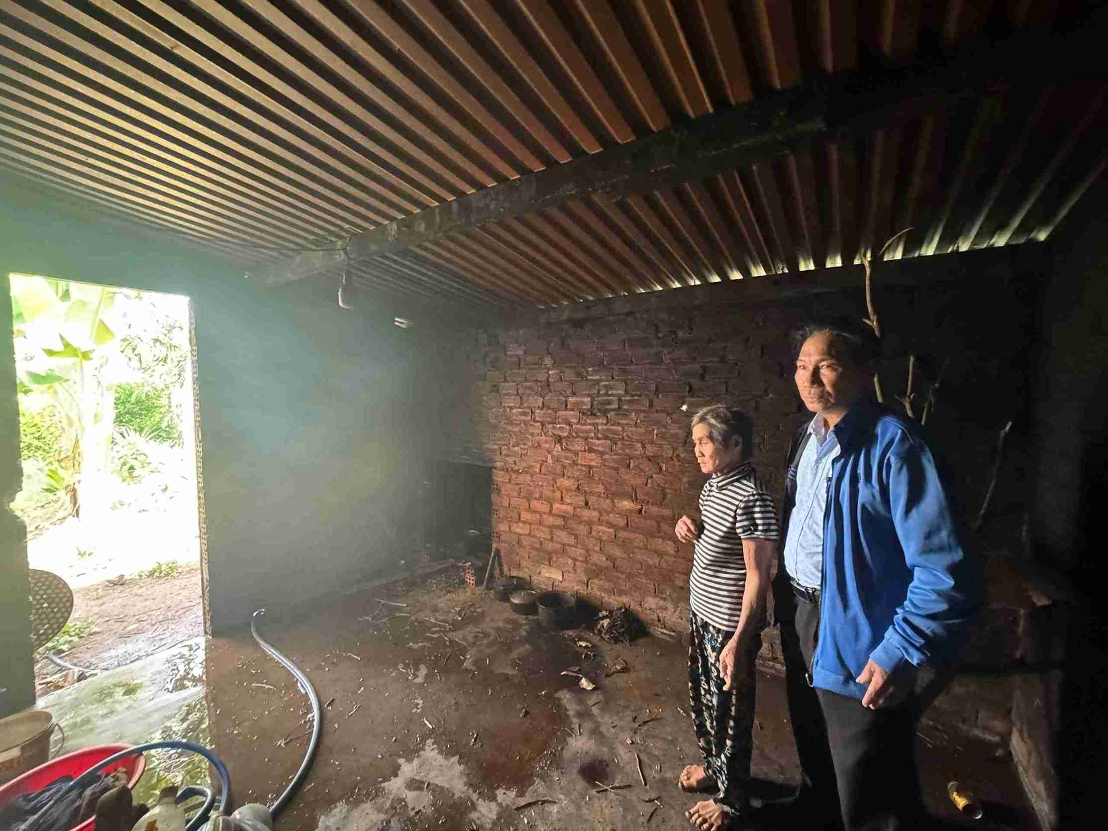 Khu vuc phia sau nha mai ton hu hong, nen can duoc cai tao. Anh: Bao Trung