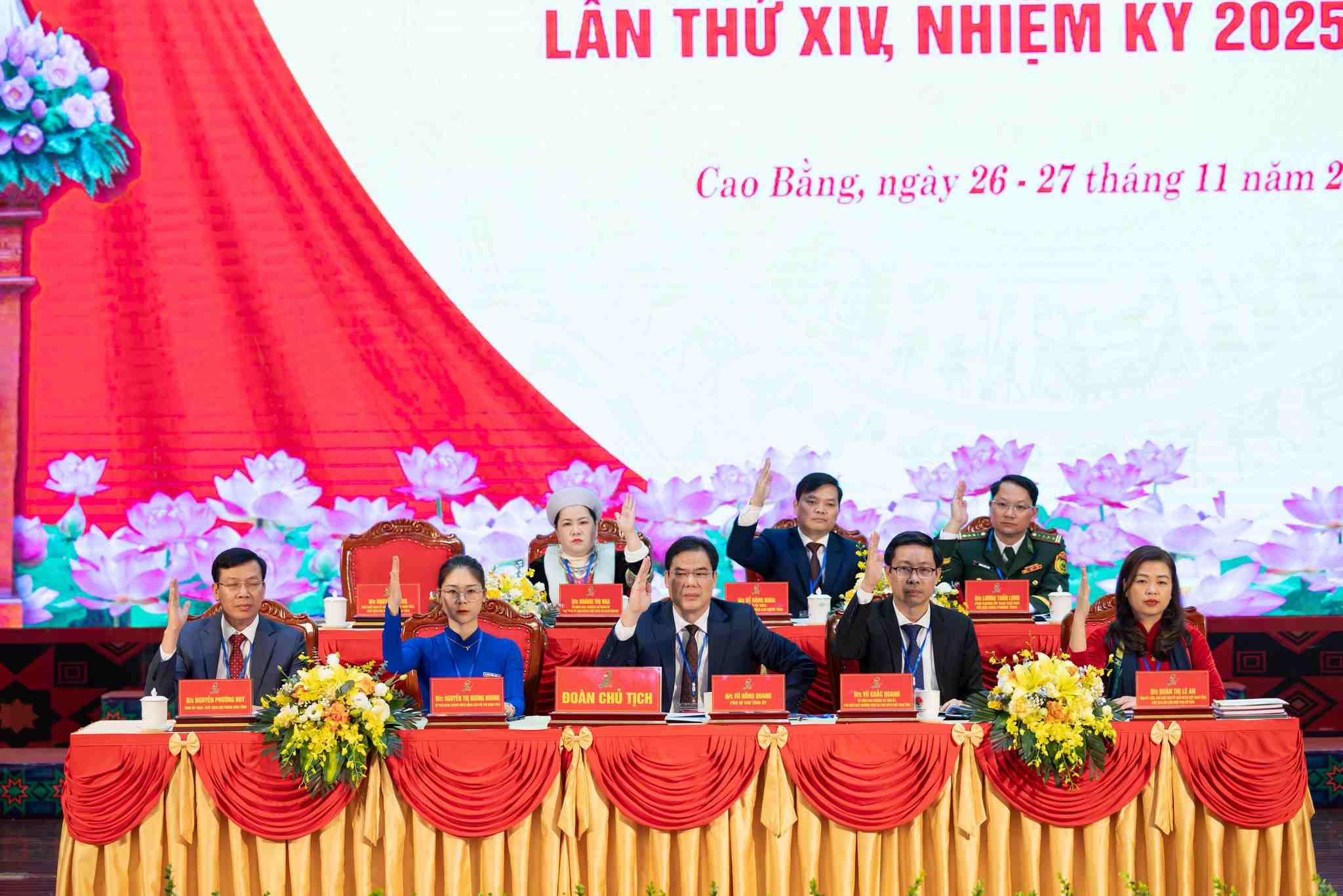 Doan chu tich Dai hoi dieu hanh phien thu I. Anh: MTTQ tinh Cao Bang