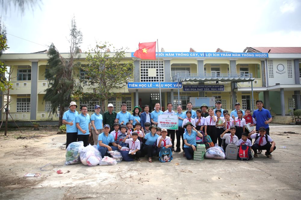 BSR trao ho tro Truong Tieu hoc va THCS Cu Chinh Lan