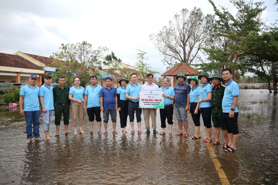 BSR trao ho tro Truong THCS Bui Thi Xuan, xa Xuan Loc