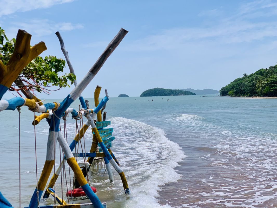 Ba Hon Dam o quan dao Ba Lua (Ha Tien) co ve dep ky thu cua tien dao Bong Lai. Anh: Ky Lam