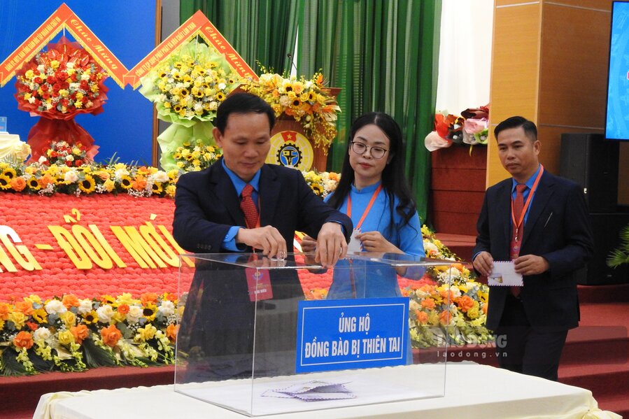 Cac dai bieu tai dai hoi tien hanh bo phieu bau. Anh: To Cong.