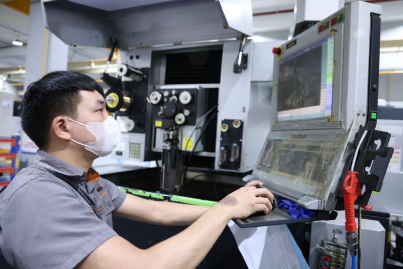 CNCTech는 농업 기계 전문 대학과 협력하여 기업에서 고품질 기술 인력을 양성합니다. 사진: Phung Hai