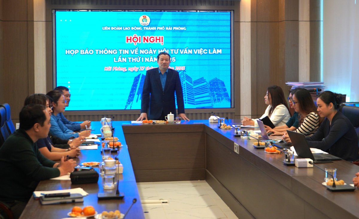 La Federacion Laboral de la ciudad de Hai Phong informa sobre el Dia del Consulado de Trabajo la primera vez en 2025. Foto: Mai Dung