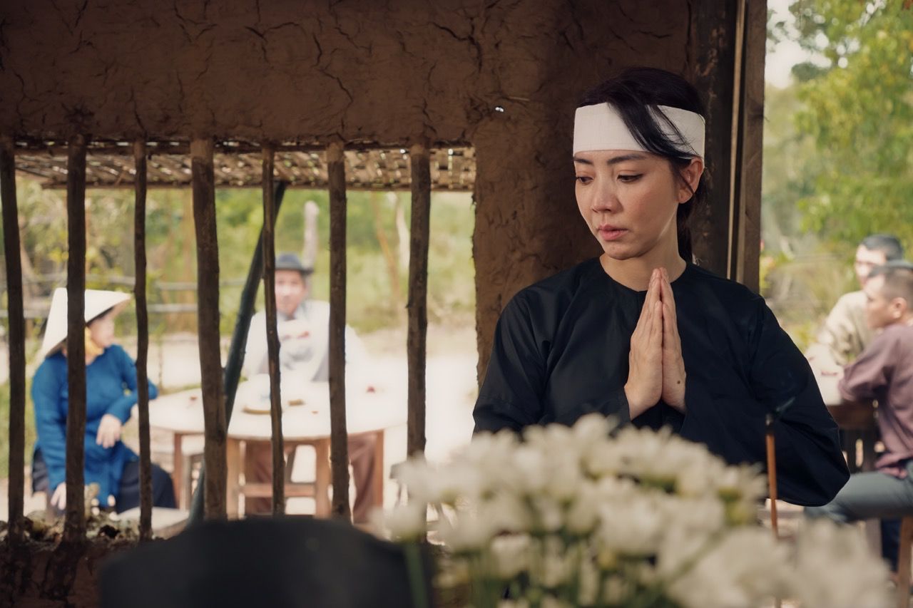 Thu Trang took charge of the project "Who do you love remember". Photo: Film crew.