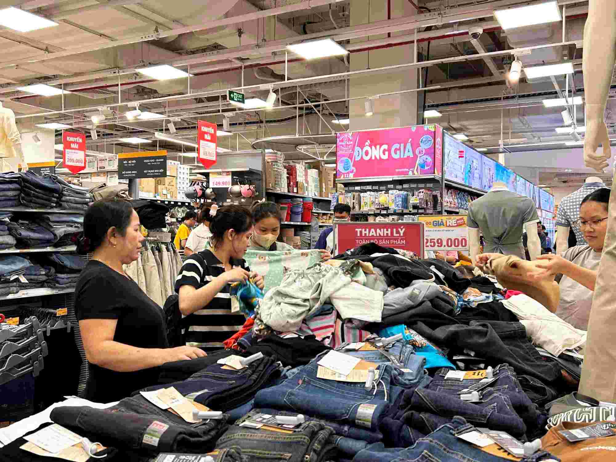 ホーチミン市、旧正月前に大規模な優遇措置を開始、購買意欲を高める。写真:Ngoc Le