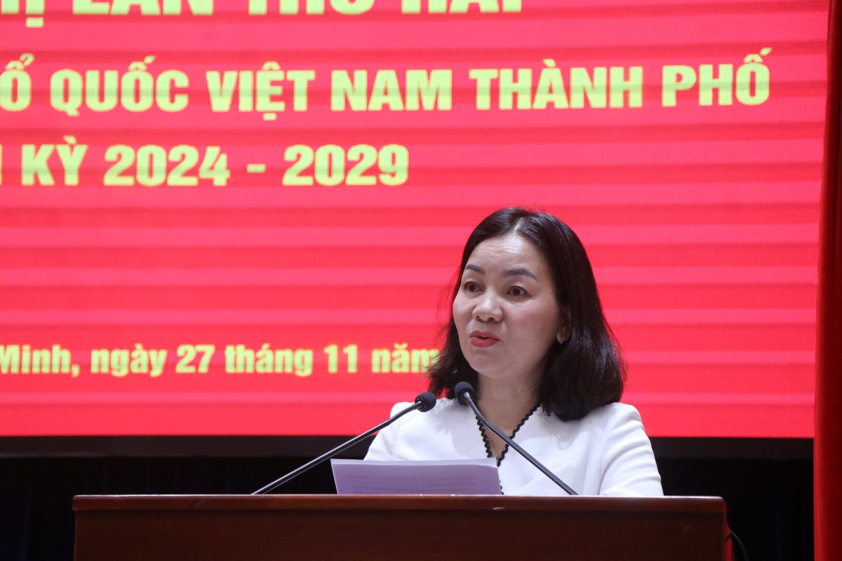 Ba Truong Thi Bich Hanh, Uy vien Ban Thuong vu Thanh uy, Pho Chu tich Thuong truc Uy ban MTTQ Viet Nam TPHCM phat bieu tai hoi nghi. Anh: Minh Tam