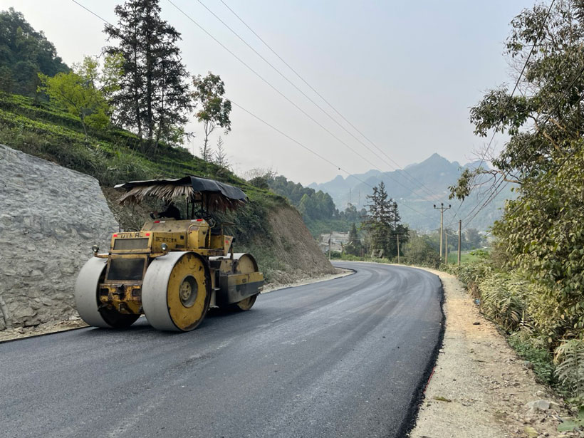 省道 154 号線は、ムオンクオン地区（旧）とバクハ地区（旧）を結ぶ路線です。写真: Lao Cai 電子情報ポータル