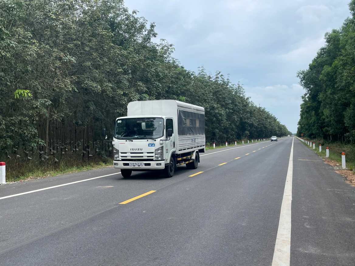 Hien mot so doan cac phuong tien co the luu thong. Anh: Dinh Trong