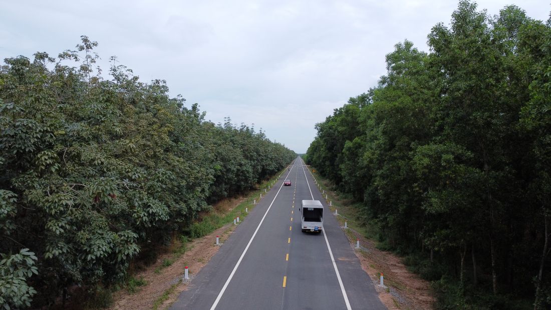 Tuyen duong 4 lan xe dai 31,5km da xay dung gan hoan tat. Anh: Dinh Trong