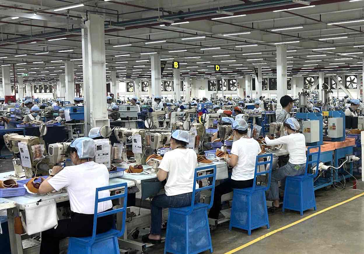 Trabajadores trabajando en el Parque Industrial Bau Xeo comuna de An Vien provincia de Dong Nai. Foto: HAC