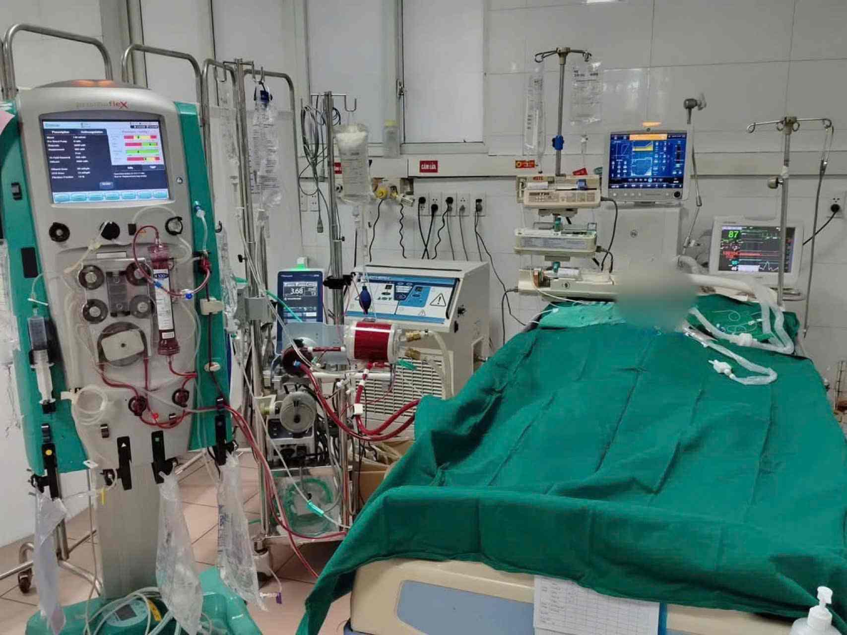 4階から落下した建設作業員の命を取り戻す旅。写真:ヴァン・アイン