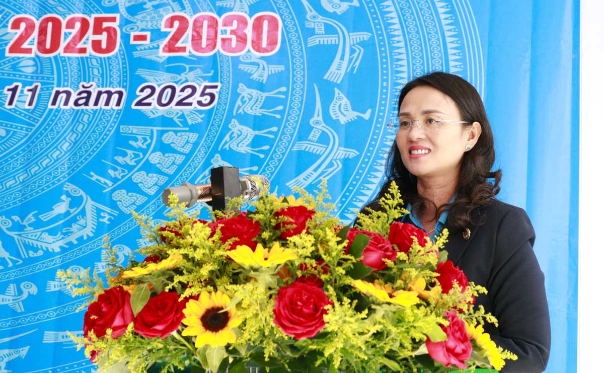 Ba Le Thi Suong Mai - Uy vien Ban Chap hanh Tong LDLD Viet Nam, Thanh uy vien, Pho Chu tich Uy ban Mat tran To quoc Viet Nam thanh pho, Chu tich LDLD TP Can Tho - phat bieu. Anh: LDLD TP Can Tho