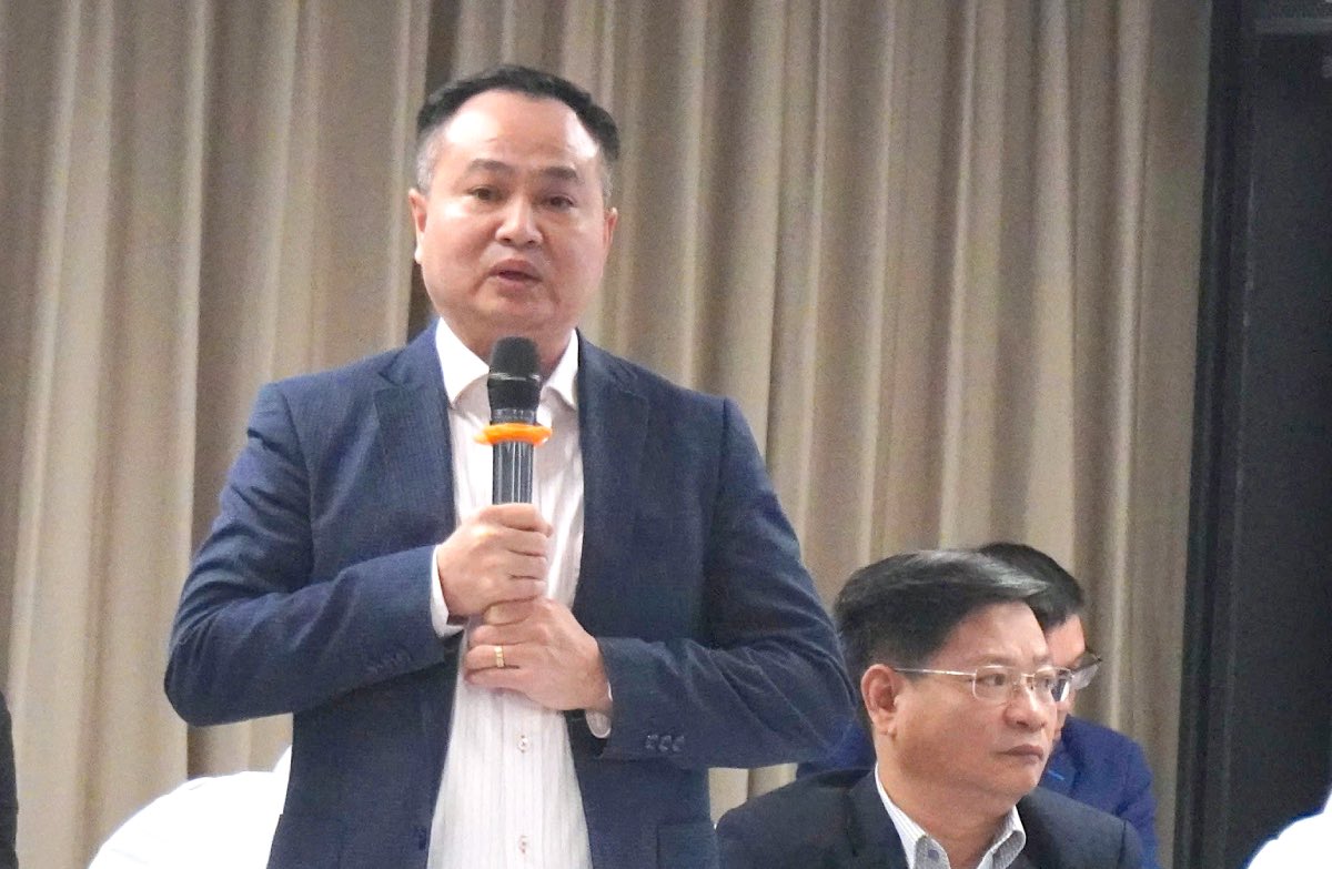 El Subdirector del Departamento de Salarios y Seguro Social (Ministerio del Interior) Tong Van Lai compartio en la Conferencia. Foto: Huong Nha