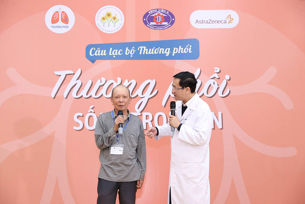 Patients share their experiences at the "Phygeon" club meeting organized by AstraZeneca. Photo: Nguyen Hoang