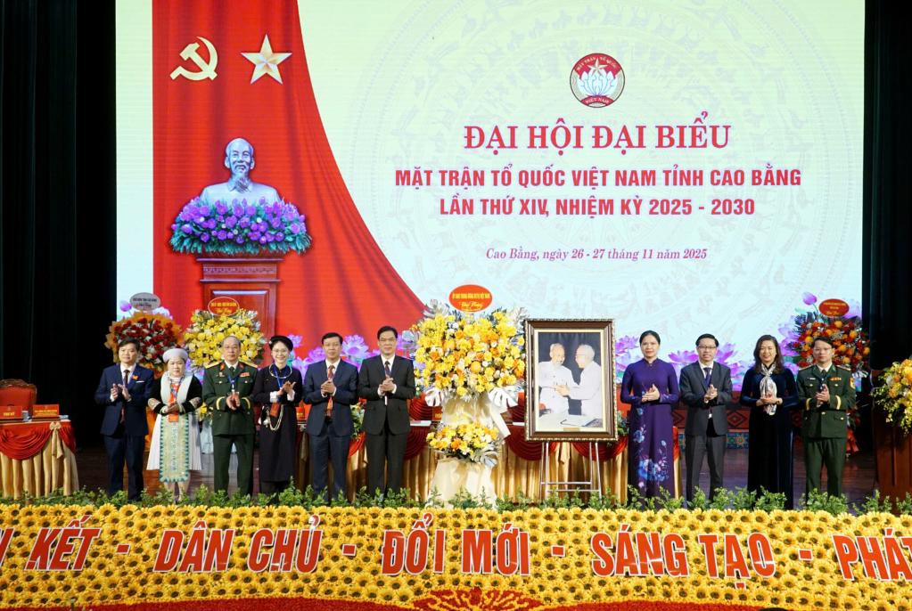 Cac Uy vien Uy ban MTTQ Viet Nam tinh khoa XIV, nhiem ky 2025 - 2030 ra mat Dai hoi. Anh: Dieu Linh