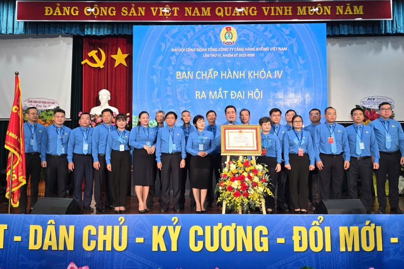 Ban Chap hanh Cong doan ACV nhiem ly 2025 - 2030 ra mat dai hoi. Anh: Nam Duong