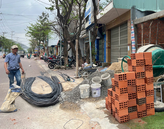 洪水後、人々の家屋の建設、修理、再建のニーズが高まっています。写真:Thanh Tuan