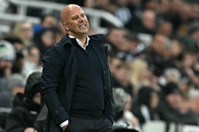 アーネ・スロットはリバプールの調子を弁解する言葉はありません。写真:AFP