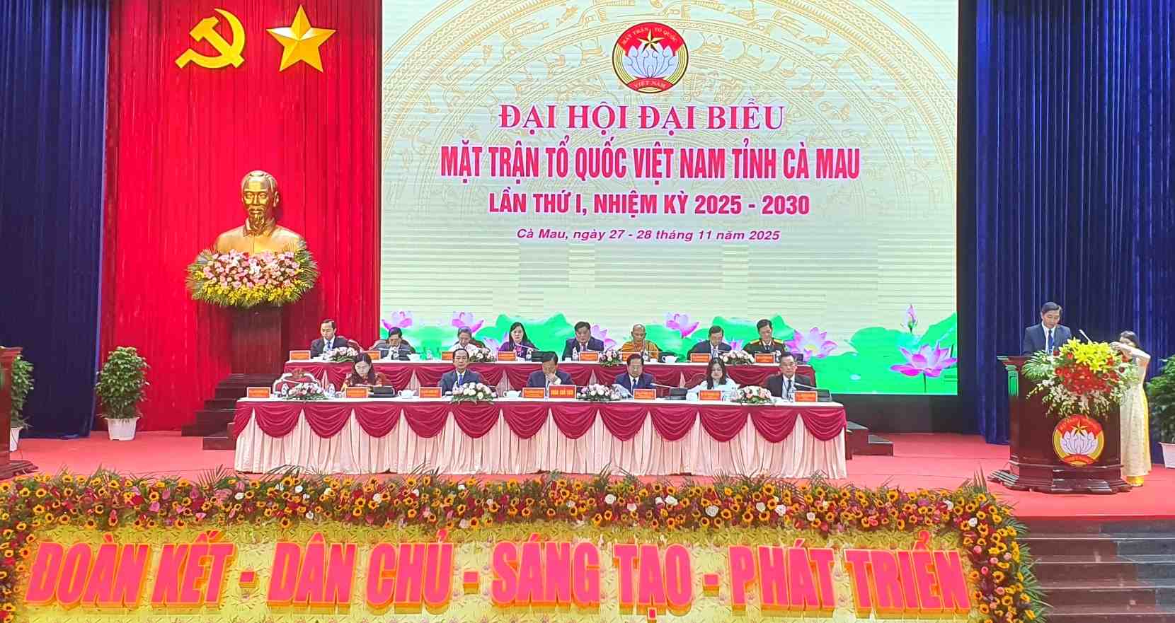 On the afternoon of November 27, the first session of the first Congress of the Vietnam Fatherland Front of Ca Mau province, term 2025-2030. Photo: Nhat Ho