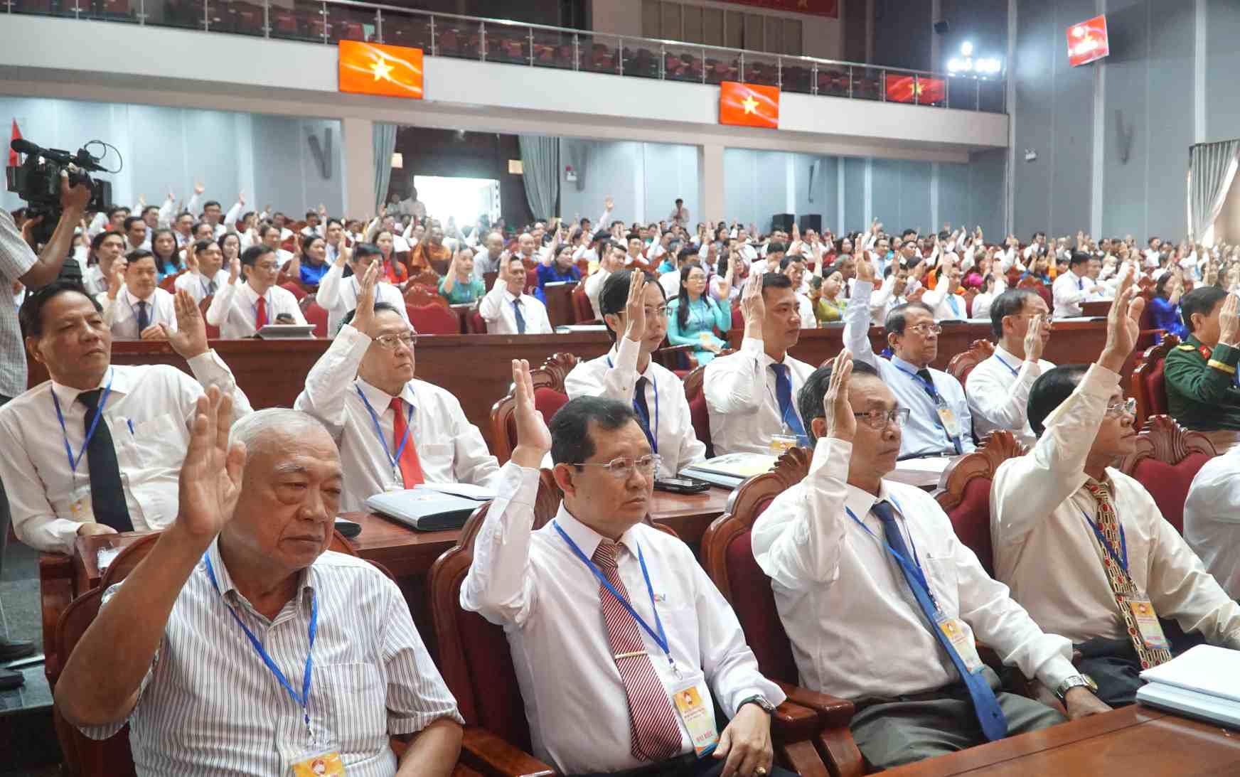 Cac dai bieu thong qua chuong trin Dai hoi. Anh: Nhat Ho