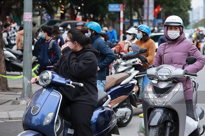 Parents in Hanoi welcome their children in front of the school gate. Photo: Hai Nguyen