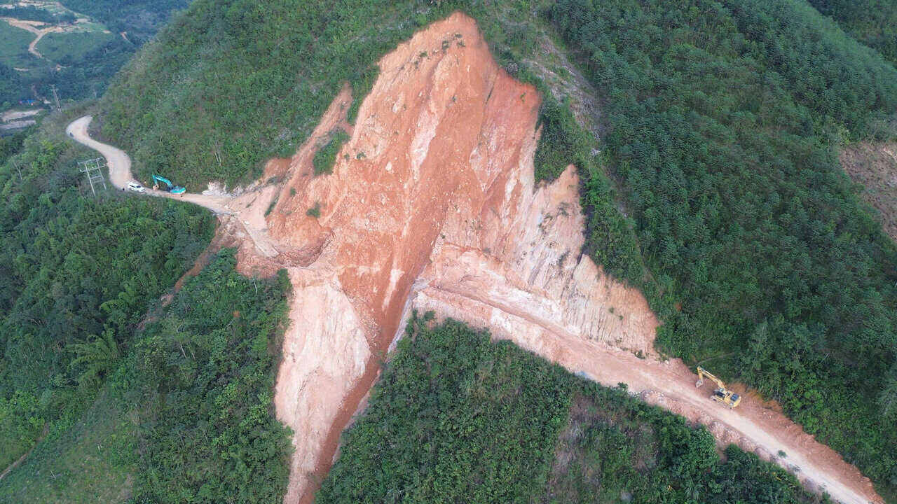 Phu Tho高地コミューンへの道路の地滑り箇所の全景。写真:Minh Nguyen