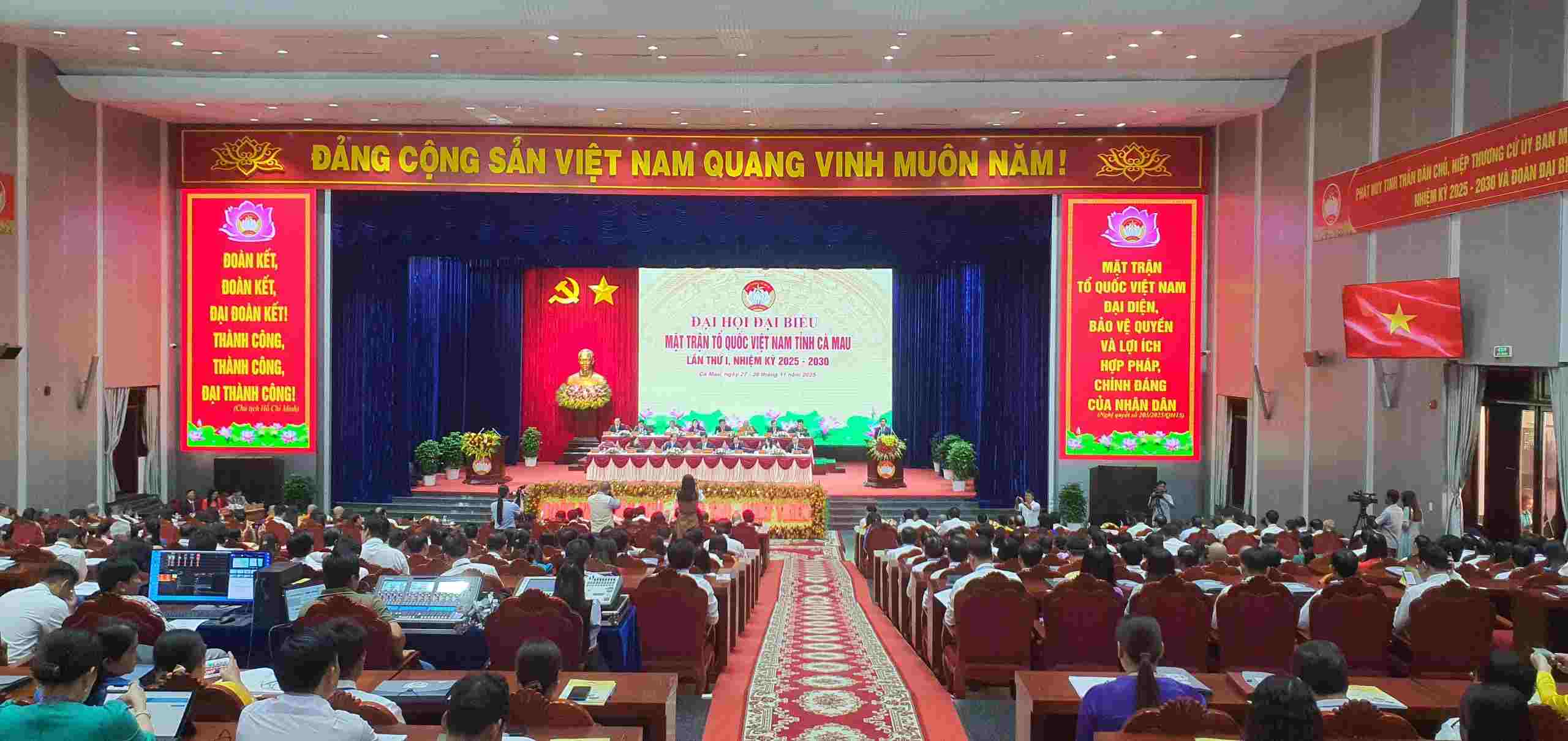 The Vietnam Fatherland Front of Ca Mau province always accompanies the poor and disadvantaged. Photo: Nhat Ho