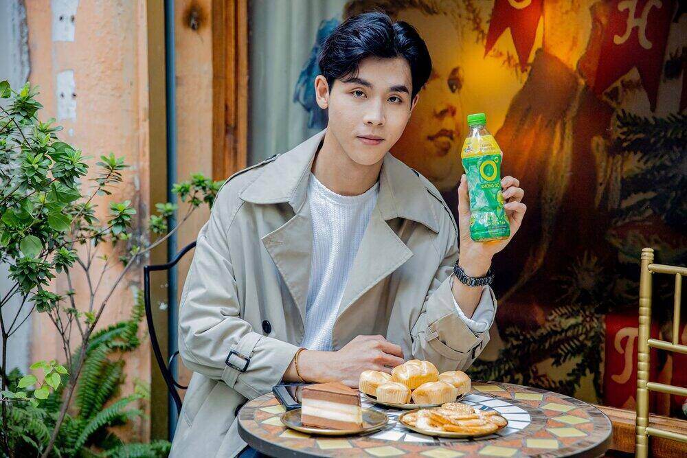 Mot chai Tra Xanh Khong Do mat lanh, giua nhip song voi va, giup tinh than “refresh”, stress tan bien, chi con khoanh khac thu gian tron ven. Ảnh: Tan Hiep Phat