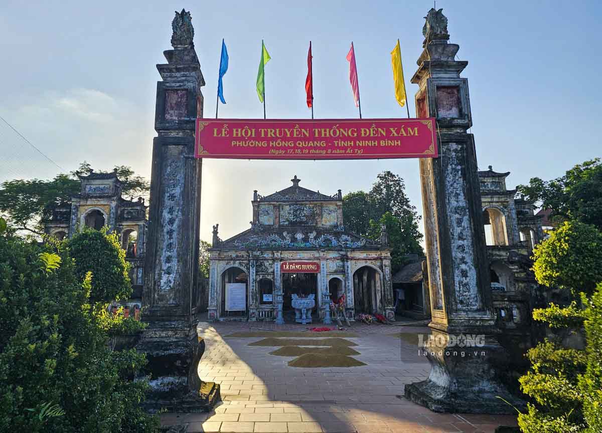 Di tich quoc gia dac biet den Xam, phuong Hong Quang, tinh Ninh Binh xuong cap nghiem trong. Anh: Ha Vi