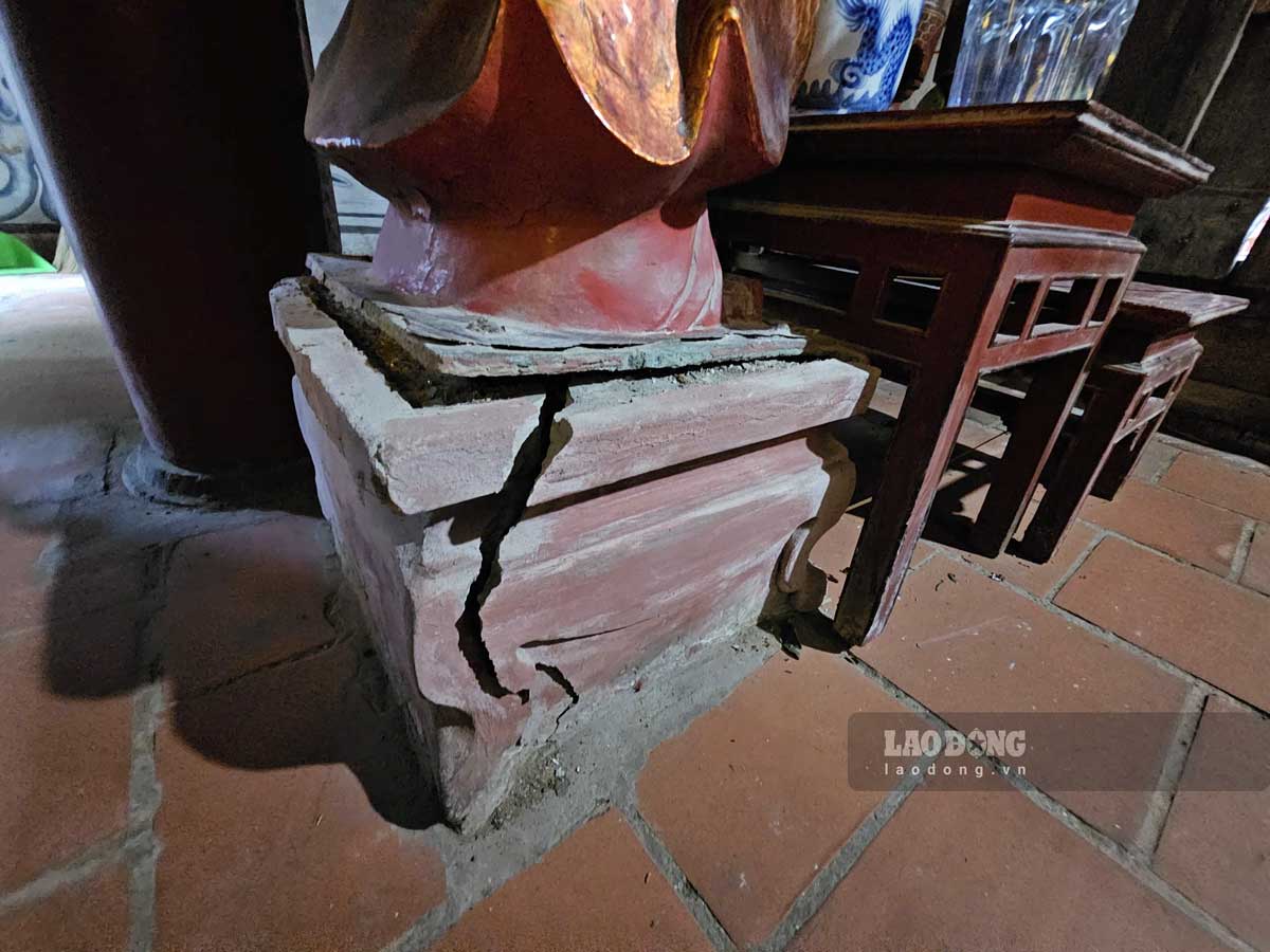 Phia ben trong den tuong am moc. Anh: Ha Vi