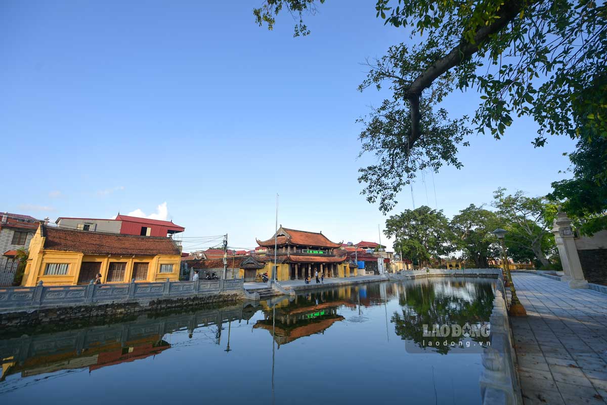 Inne i det nesten 1000 år gamle antikke tempelet i Ninh Binh