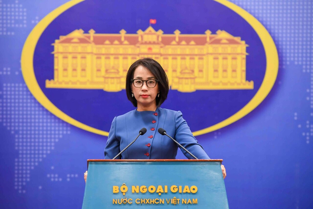 ファム・トゥ・ハン報道官は、11月27日の記者会見でカンボジアにおける市民保護に関する報道機関の質問に答えました。写真:ニャット・ハー