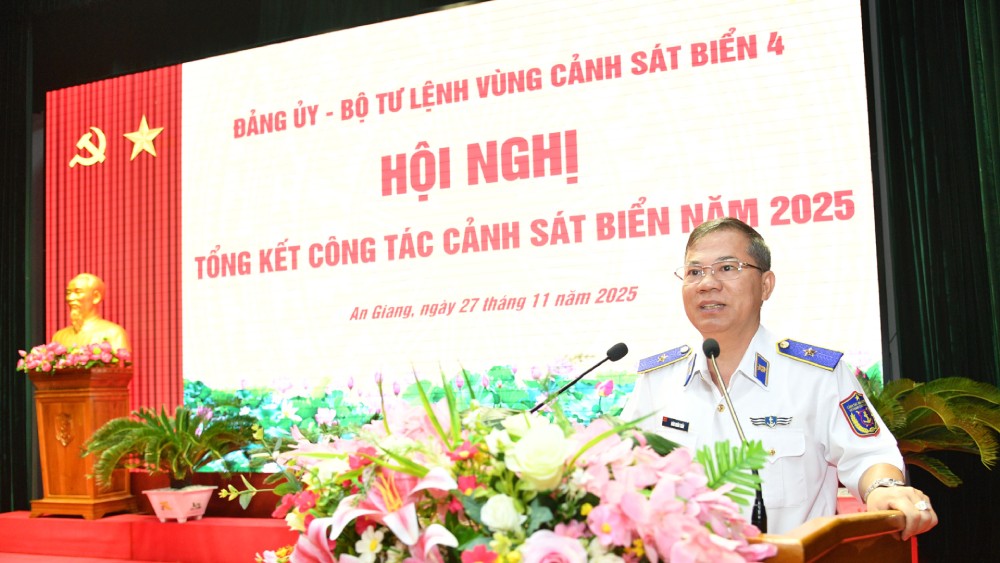 Thieu tuong Dam Xuan Tuan, Pho Tu lenh Canh sat bien Viet Nam phat bieu tai hoi nghi. Anh: Duc Thai