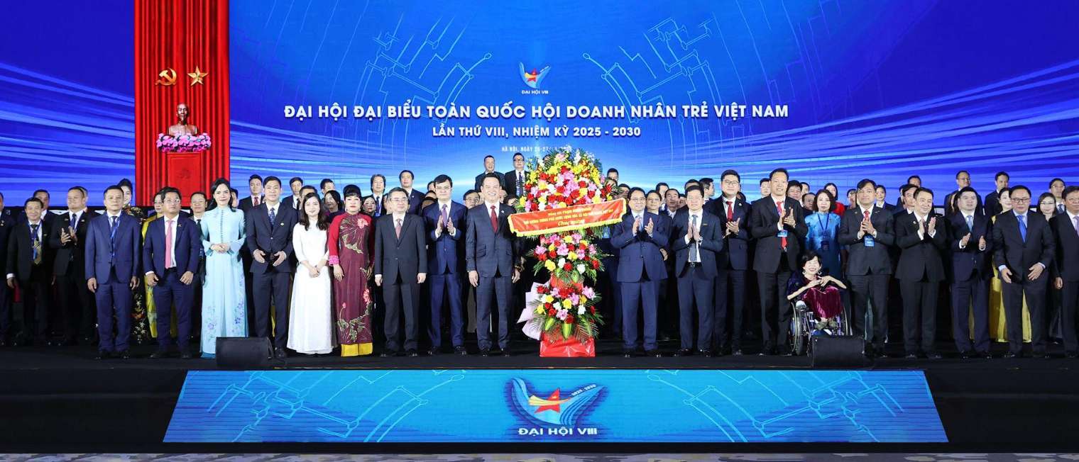Uy ban Hoi Doanh nhan tre Viet Nam khoa VIII ra mat Dai hoi. Anh: T&T Group