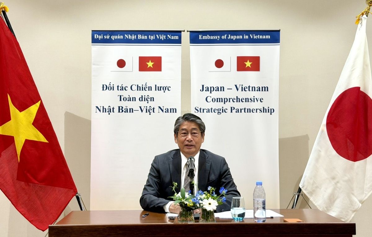 Ambassador Ito Naoki said Japan will support Vietnam in training for a PhD in semiconductors. Photo: Song Minh