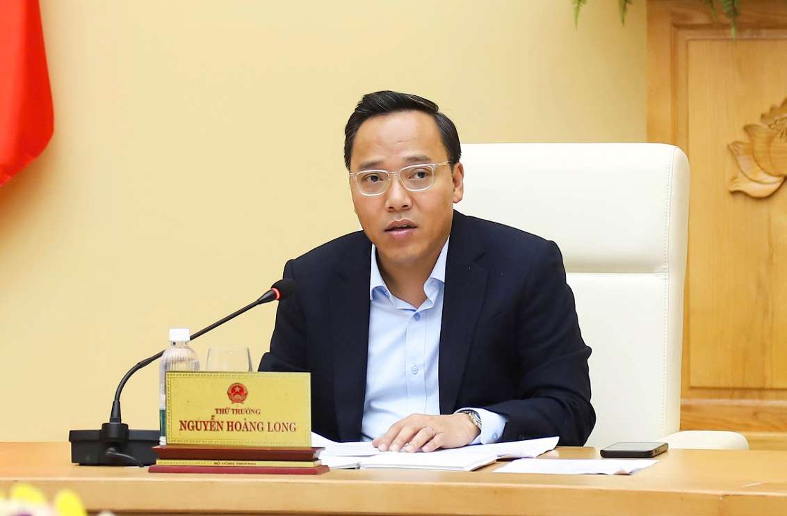 Thu truong Nguyen Hoang Long da chu tri cuoc hop. Anh: BCT