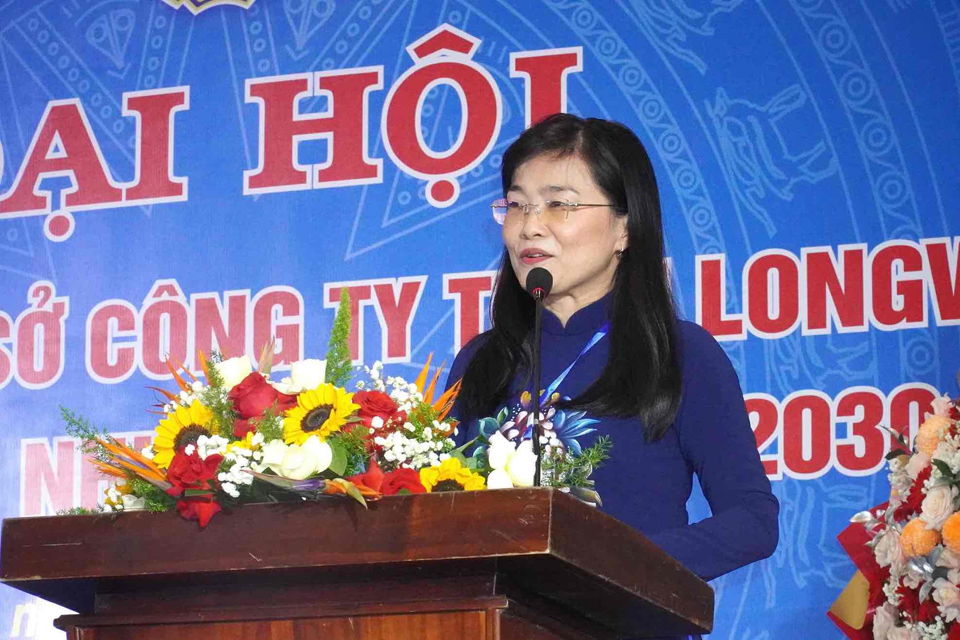 Ba Bui Thi Bich Thuy, Pho Chu tich Thuong truc LDLD tinh Dong Nai phat bieu chi dao Hoi nghi. Anh: HAC