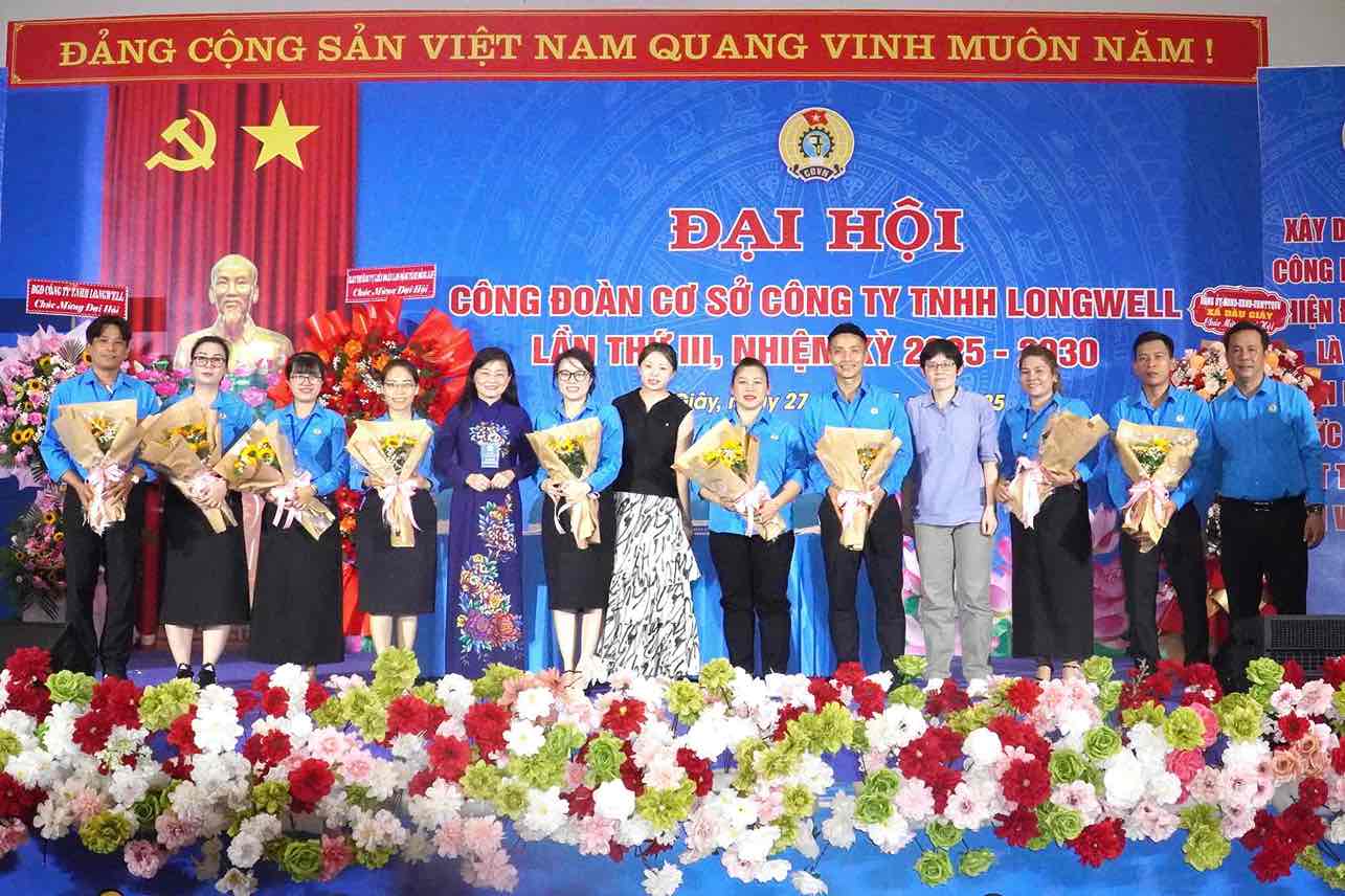 ロンウェル有限会社第3期労働組合理事会、任期2025年から2030年を発表。写真:HAC