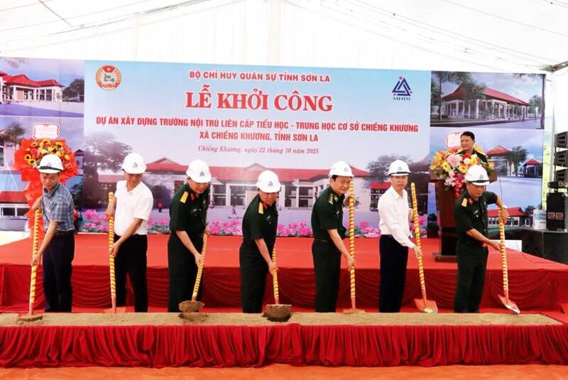 Khoi cong xay dung Truong noi tru lien cap Tieu hoc - THCS xa Chieng Khuong, tinh Son La. Anh: Nhat Minh